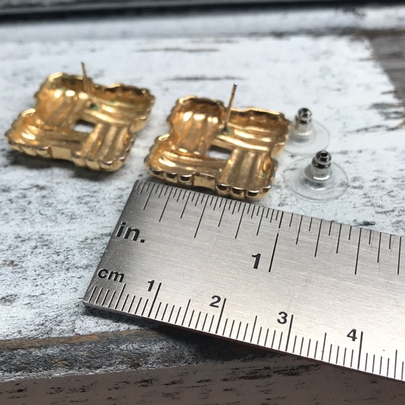 🌻4/$20 Vintage Gold Coloured Metal Basketweave Pattern Earrings Pushbacks - Picture 7 of 7